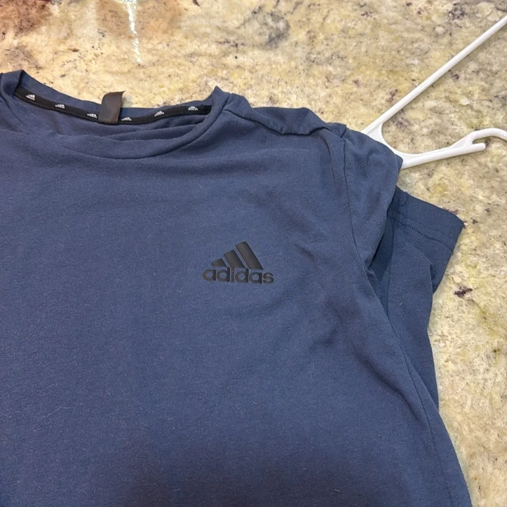 Adidas Men’s Primegreen athletic t shirt dark blue size medium
